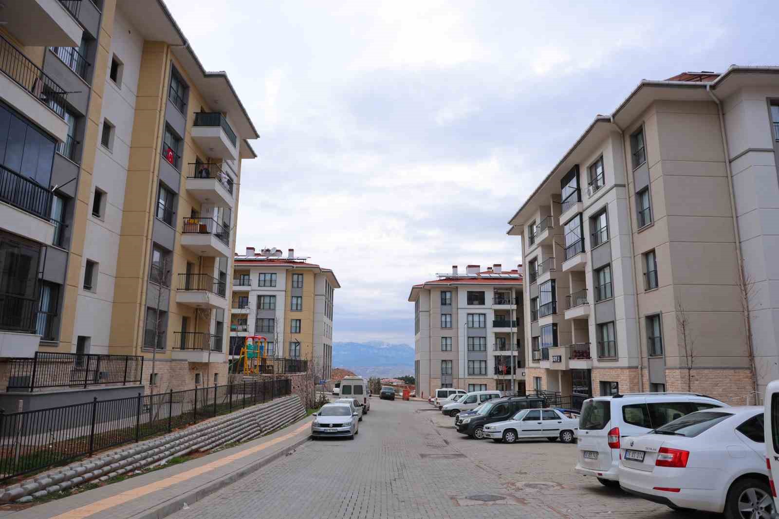 baykardan depremzedelere kalici destek depremzedelerin yuzu guluyor 1 ePk6kVn6