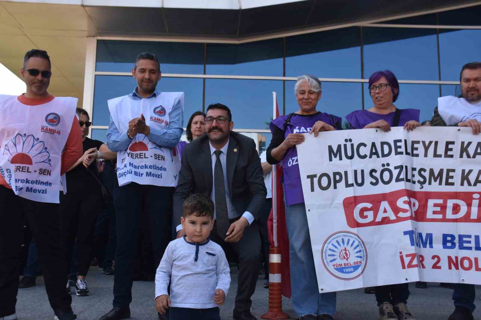 bayrakli belediyesinde memurlarin hak arayisi suruyor 0 nNnXQacQ