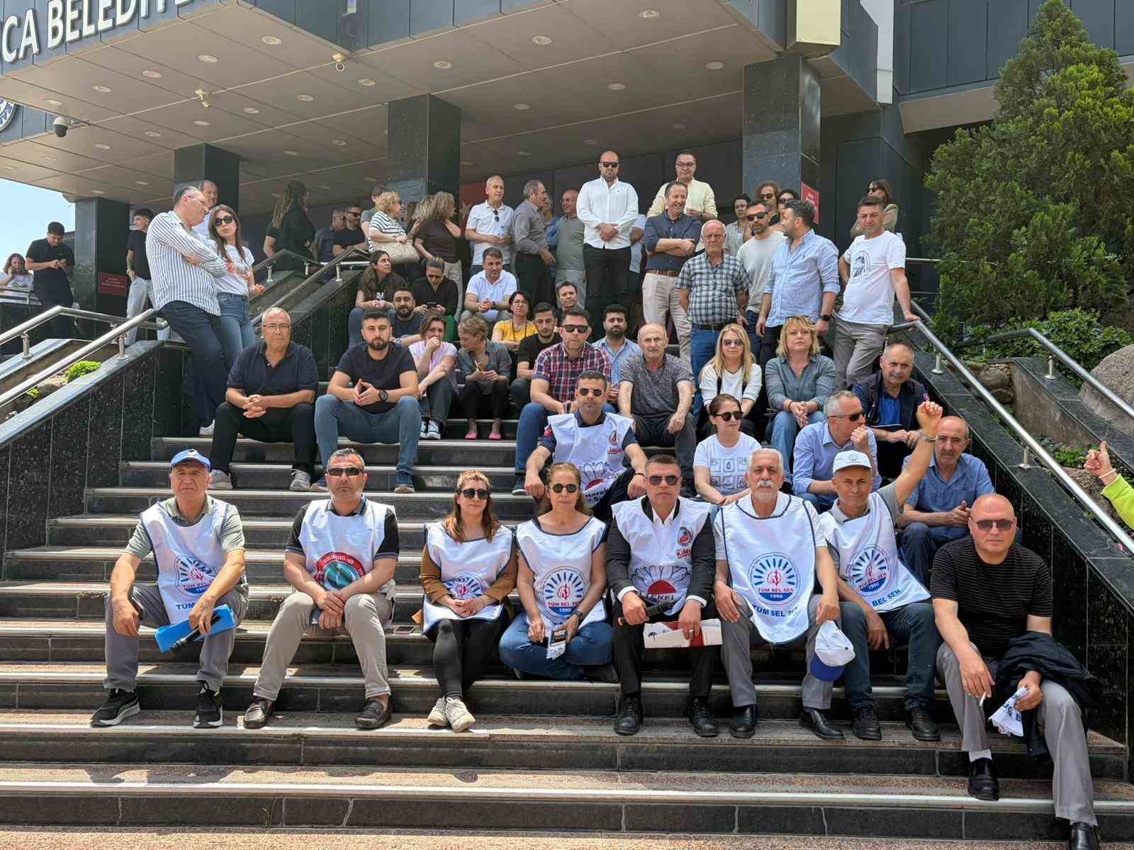 Bayraklı’da TİS haklarına ’tırpan’ isyanı: Memurlar Özgür Özel’in yolunu gözlüyor 6 bayraklida tis haklarina tirpan isyani memurlar ozgur ozelin yolunu gozluyor 2 hVXjXKLn
