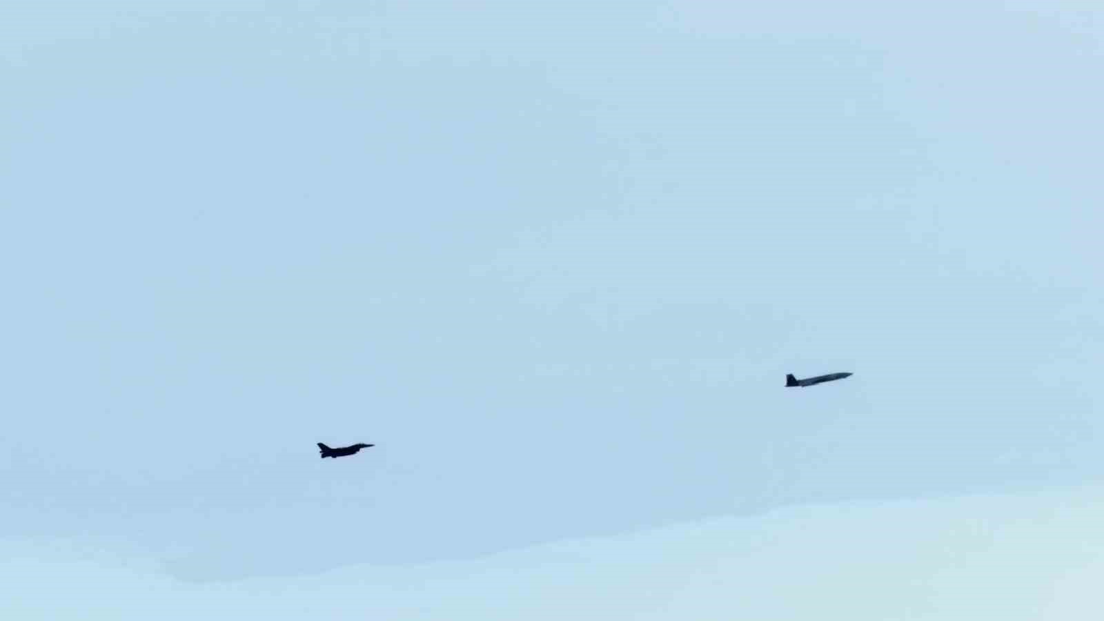 Bayraktar KIZILELMA, F-16’ya kilitlendi, simüle atışta tam isabet 4 bayraktar kizilelma f 16ya kilitlendi simule atista tam isabet 0 Lh7njU6C