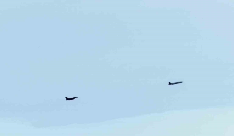 bayraktar-kizilelma-f-16ya-kilitlendi-simule-atista-tam-isabet-nBytPvms.jpg