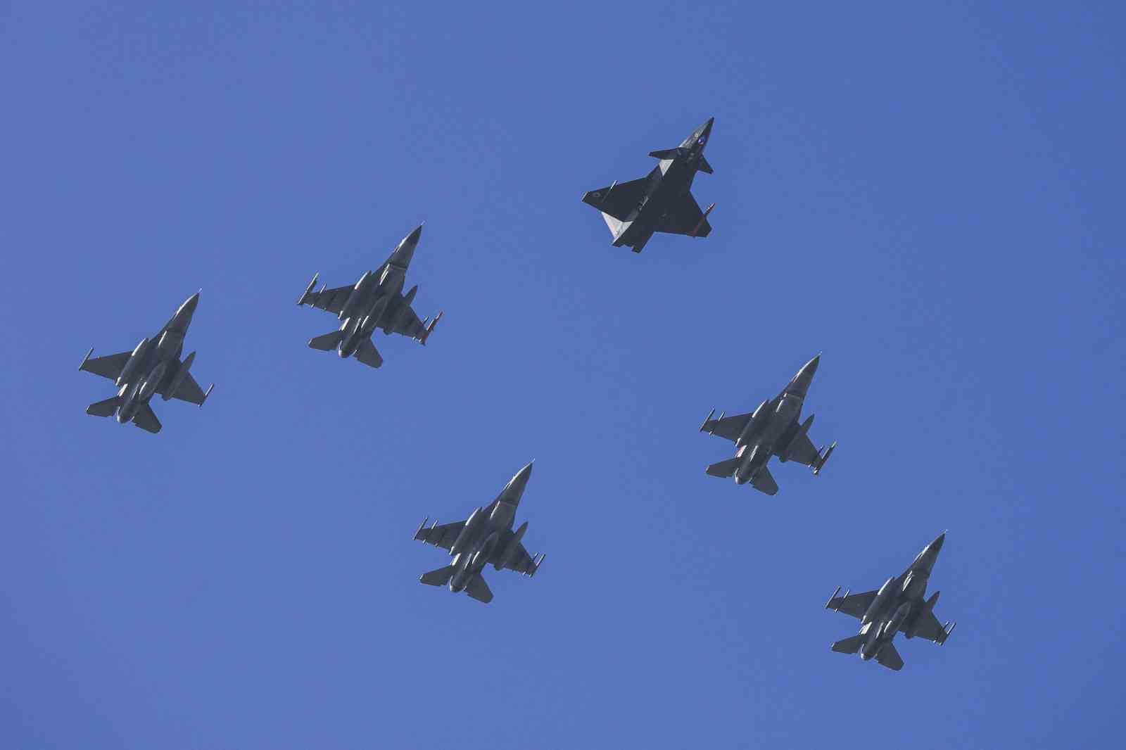bayraktar kizilelma hava hava fuzesiyle hedefi vurdu 13 KJLBjXbp