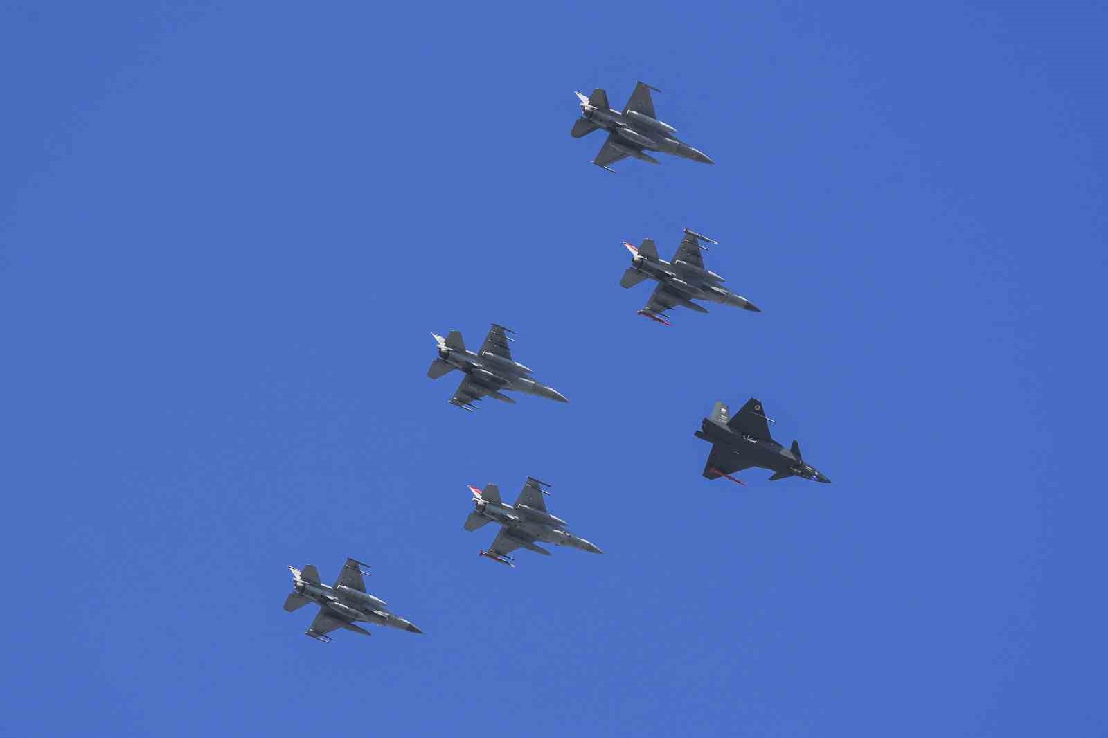 bayraktar kizilelma hava hava fuzesiyle hedefi vurdu 15 PH1QfFMi