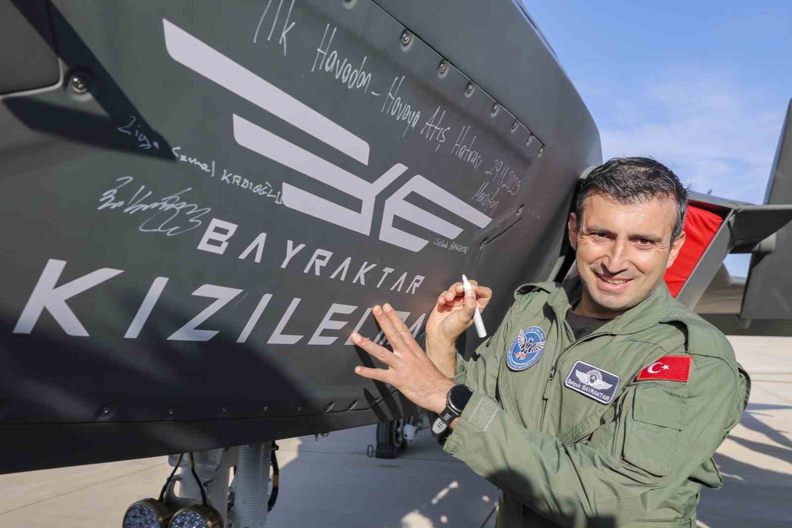 bayraktar kizilelma hava hava fuzesiyle hedefi vurdu 16 TLSbNQ6k
