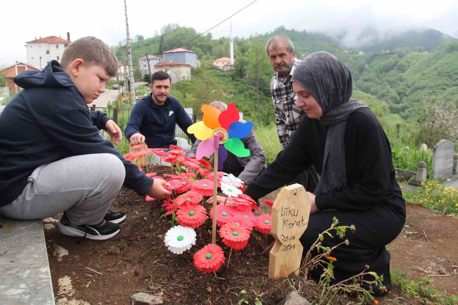 bayram arefesinde mezar basinda adalet istedi asil suclular disarida 1 cPa3sMiT