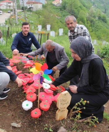 bayram-arefesinde-mezar-basinda-adalet-istedi-asil-suclular-disarida-kzmXkUAI.jpg
