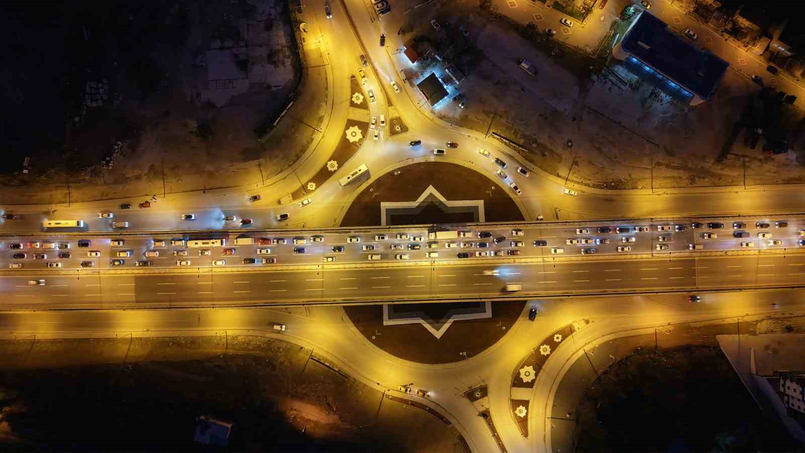 bayram bitiyor tatilciler mega kentlere akin ediyor 43 ilin gecis noktasinda yogun trafik 1 tPktm7E3
