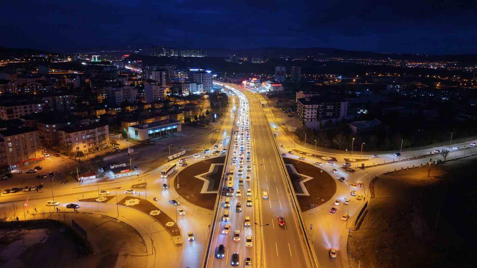 bayram bitiyor tatilciler mega kentlere akin ediyor 43 ilin gecis noktasinda yogun trafik 6 UEVpmO7I
