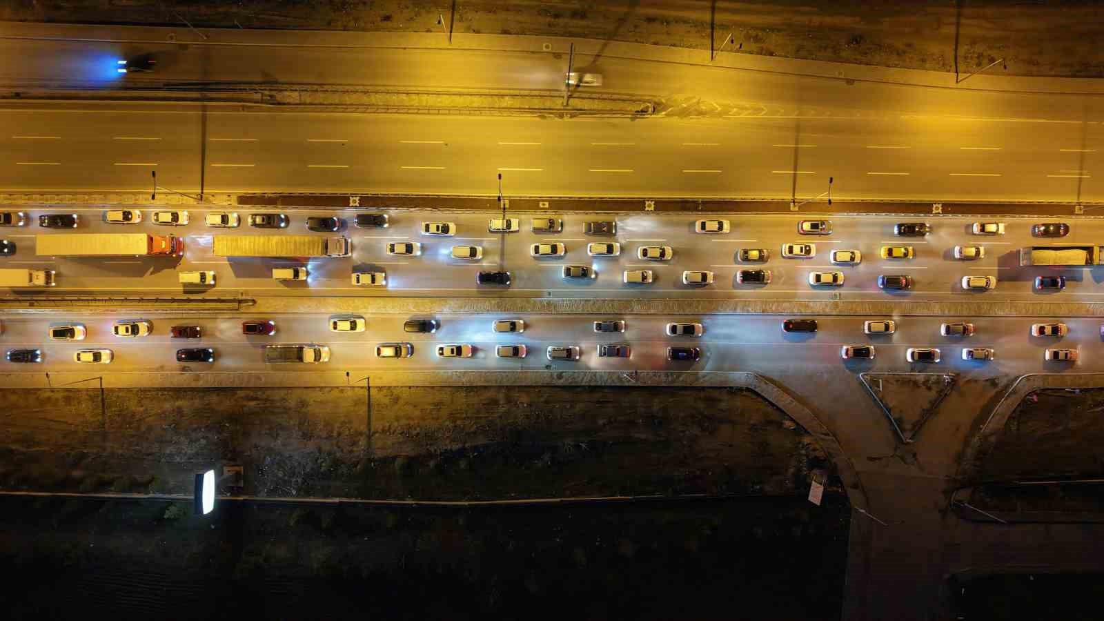 bayram bitiyor tatilciler mega kentlere akin ediyor 43 ilin gecis noktasinda yogun trafik 8 7D5qFPI2