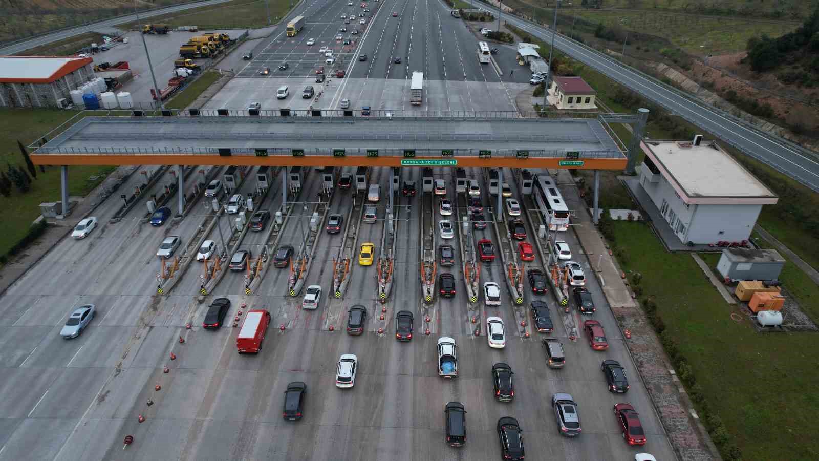 bayram donusu bursa otoyolunda yogunluk istanbul istikametinde trafik yavasladi 2 O2lGWWPp