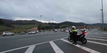 bayram-donusu-bursa-otoyolunda-yogunluk-istanbul-istikametinde-trafik-yavasladi-Mhg3ltOf.jpg