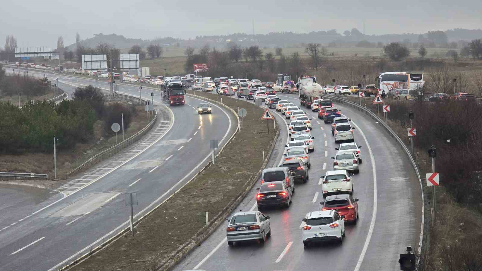 bayram donusu cilesi 30 kilometrelik arac kuyrugu havadan goruntulendi 4