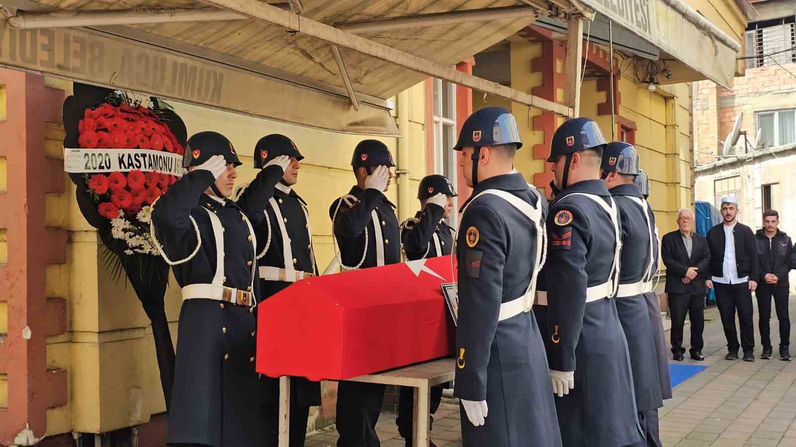 Bayram dönüşü motosikleti ile kaza yapan Uzman Çavuş dualarla son yolculuğuna uğurlandı 5 bayram donusu motosikleti ile kaza yapan uzman cavus dualarla son yolculuguna ugurlandi 1 1Ybt6hXe
