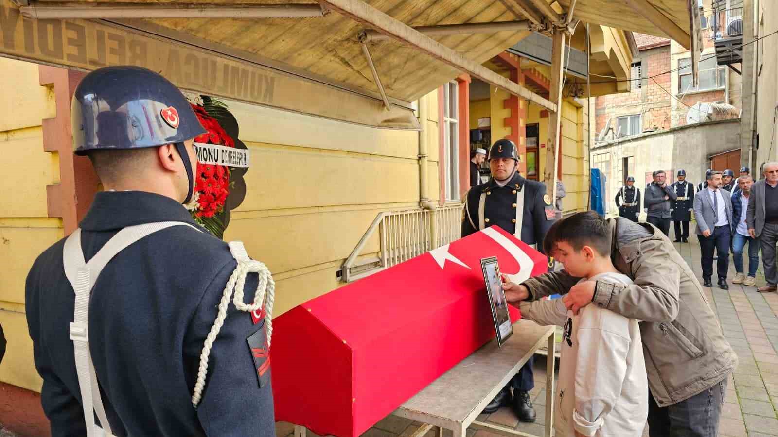 Bayram dönüşü motosikleti ile kaza yapan Uzman Çavuş dualarla son yolculuğuna uğurlandı 6 bayram donusu motosikleti ile kaza yapan uzman cavus dualarla son yolculuguna ugurlandi 2 QLIMIiFd