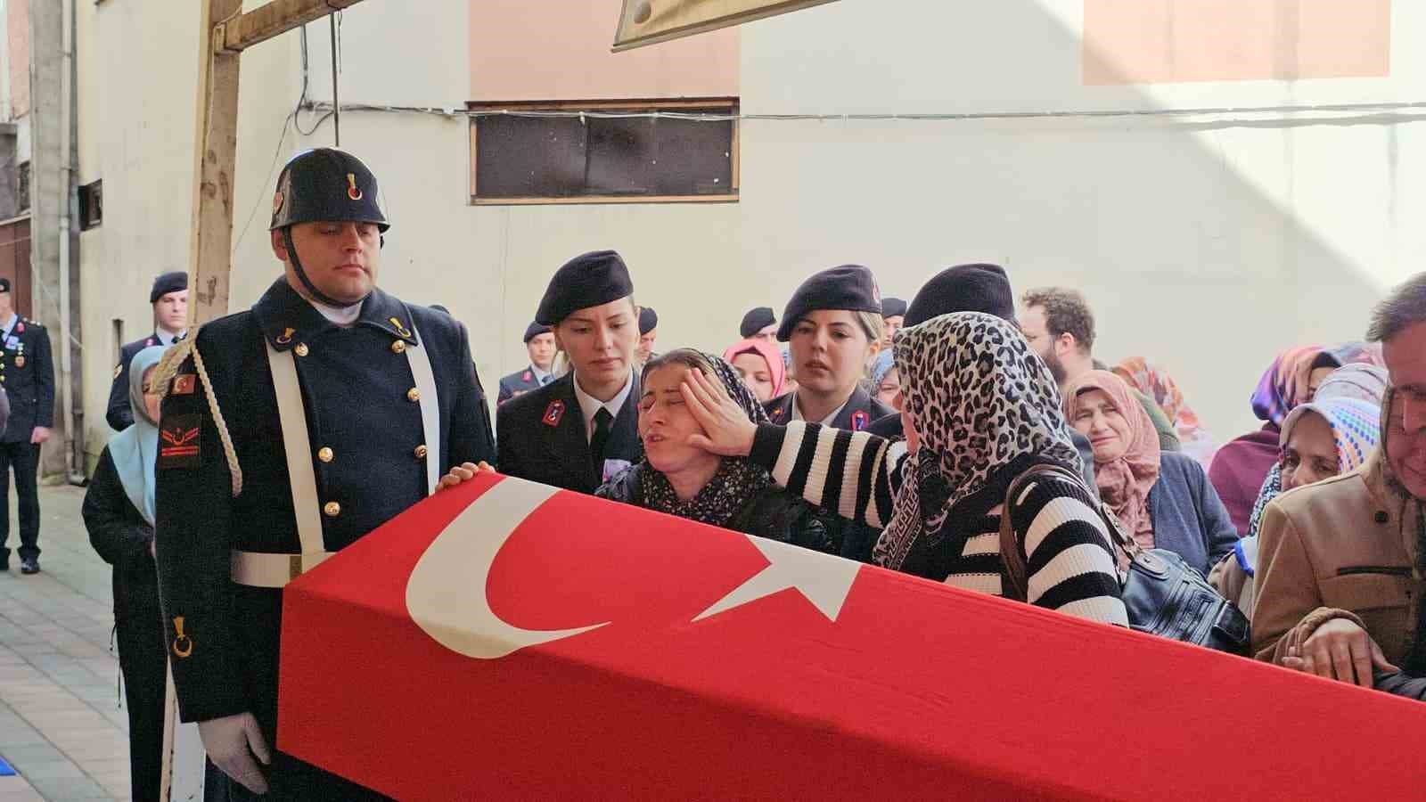Bayram dönüşü motosikleti ile kaza yapan Uzman Çavuş dualarla son yolculuğuna uğurlandı 7 bayram donusu motosikleti ile kaza yapan uzman cavus dualarla son yolculuguna ugurlandi 3 K1iOkt4b