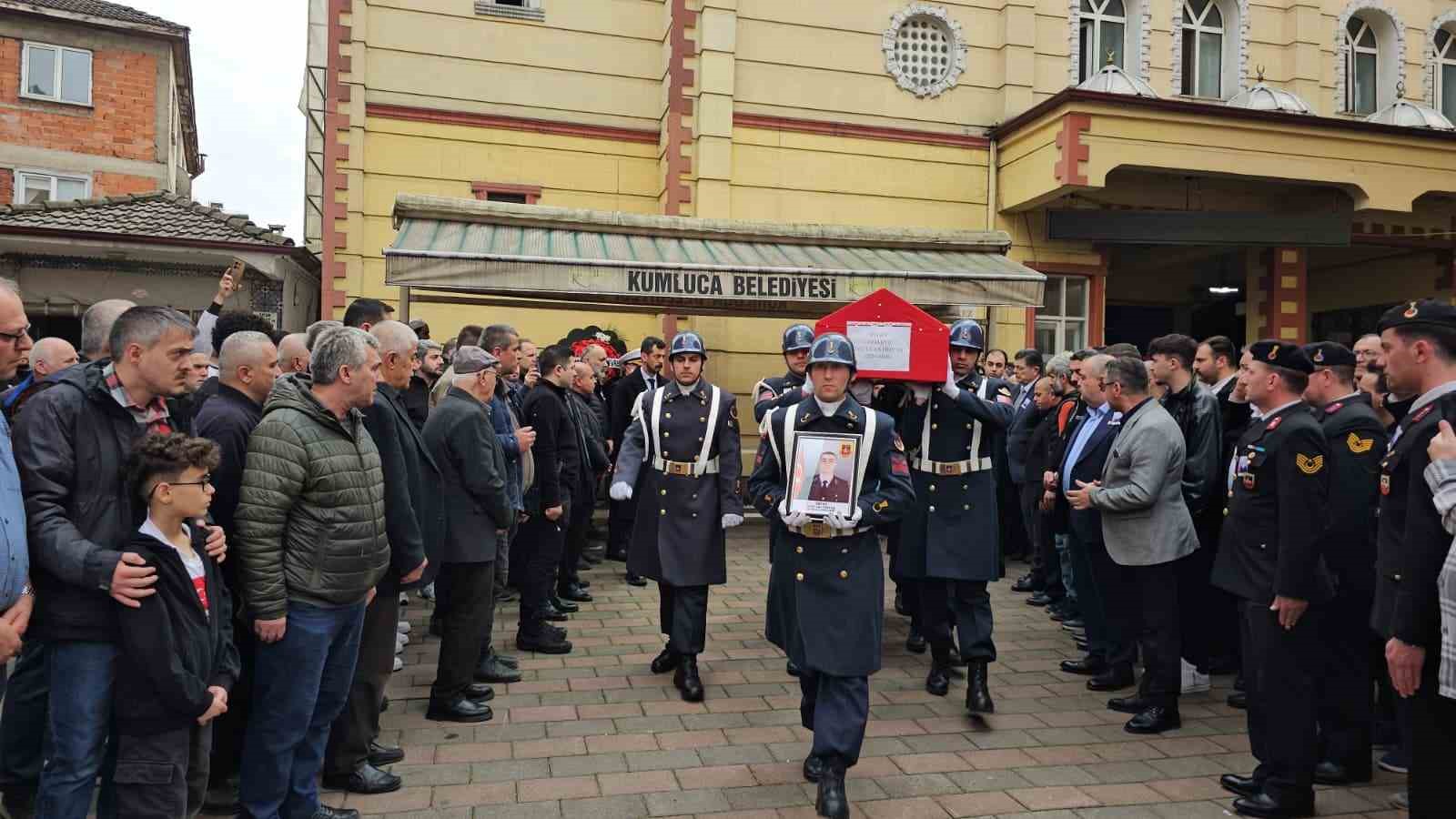 Bayram dönüşü motosikleti ile kaza yapan Uzman Çavuş dualarla son yolculuğuna uğurlandı 9 bayram donusu motosikleti ile kaza yapan uzman cavus dualarla son yolculuguna ugurlandi 5 DmeYy97y