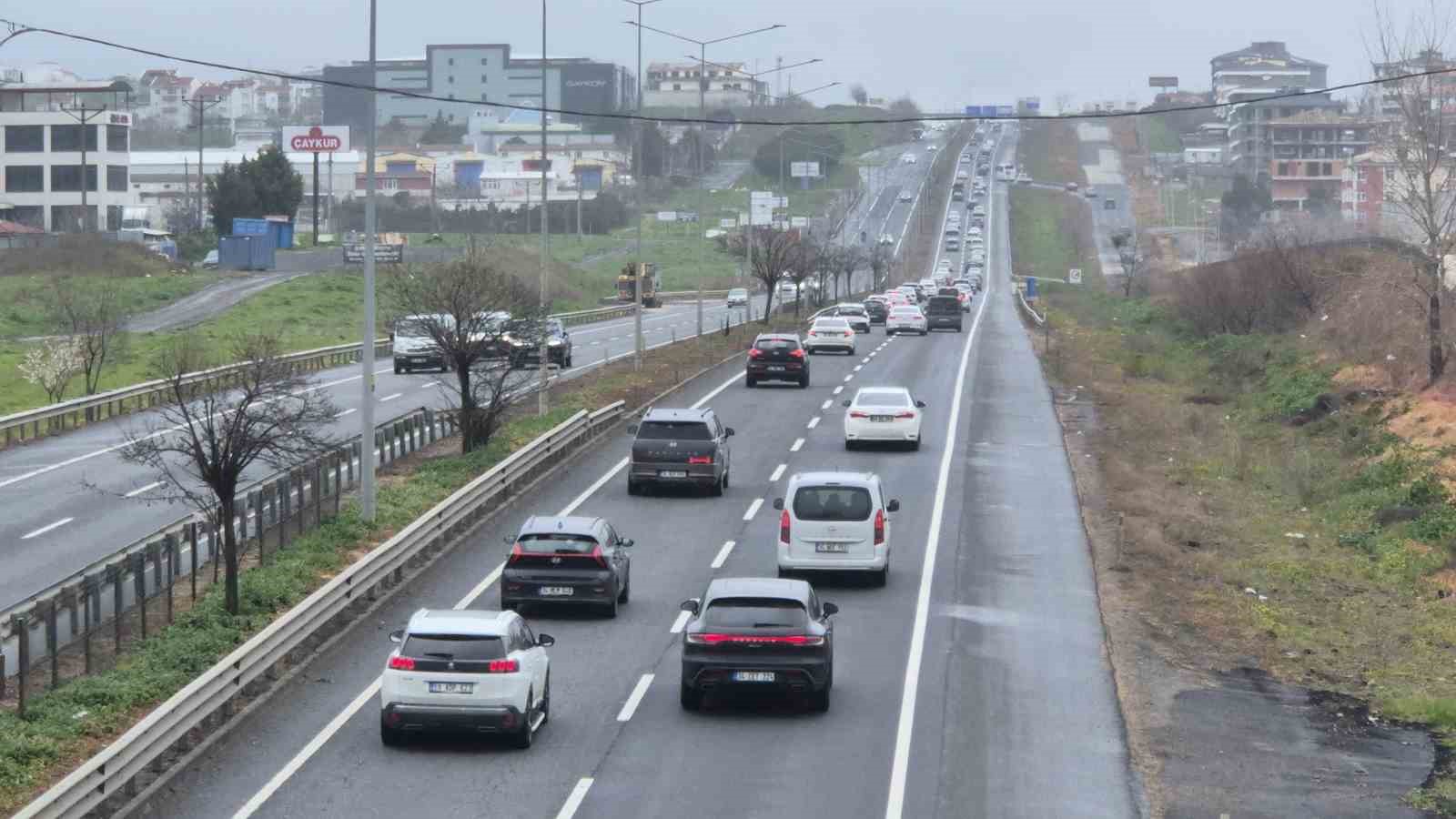 bayram donusu tekirdag istanbul yolunda yogunluk 0 QHYOXTjY
