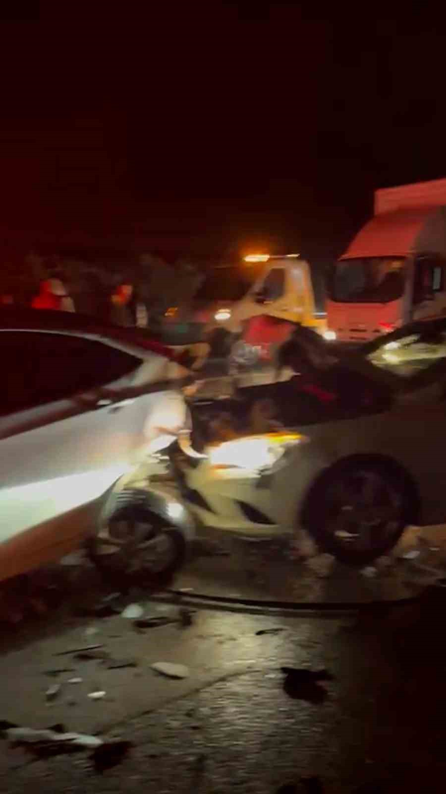 bayram donusu trafiginde zincirleme kaza 5 arac birbirine girdi 0 yddDEZDZ