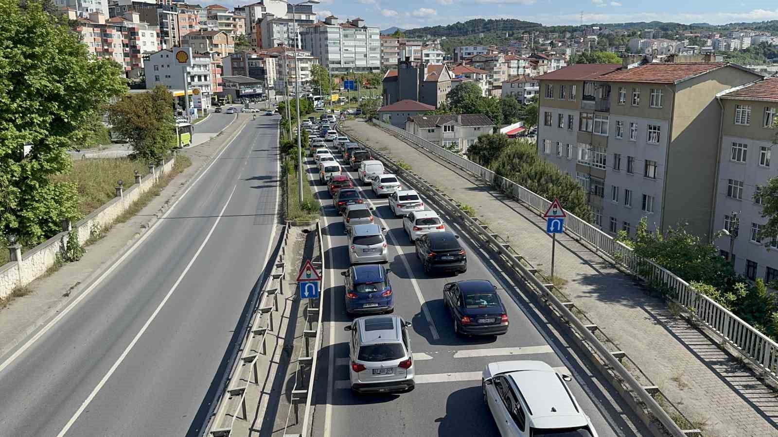 bayram donusu trafik kilitlendi 2 tETC1Xzg