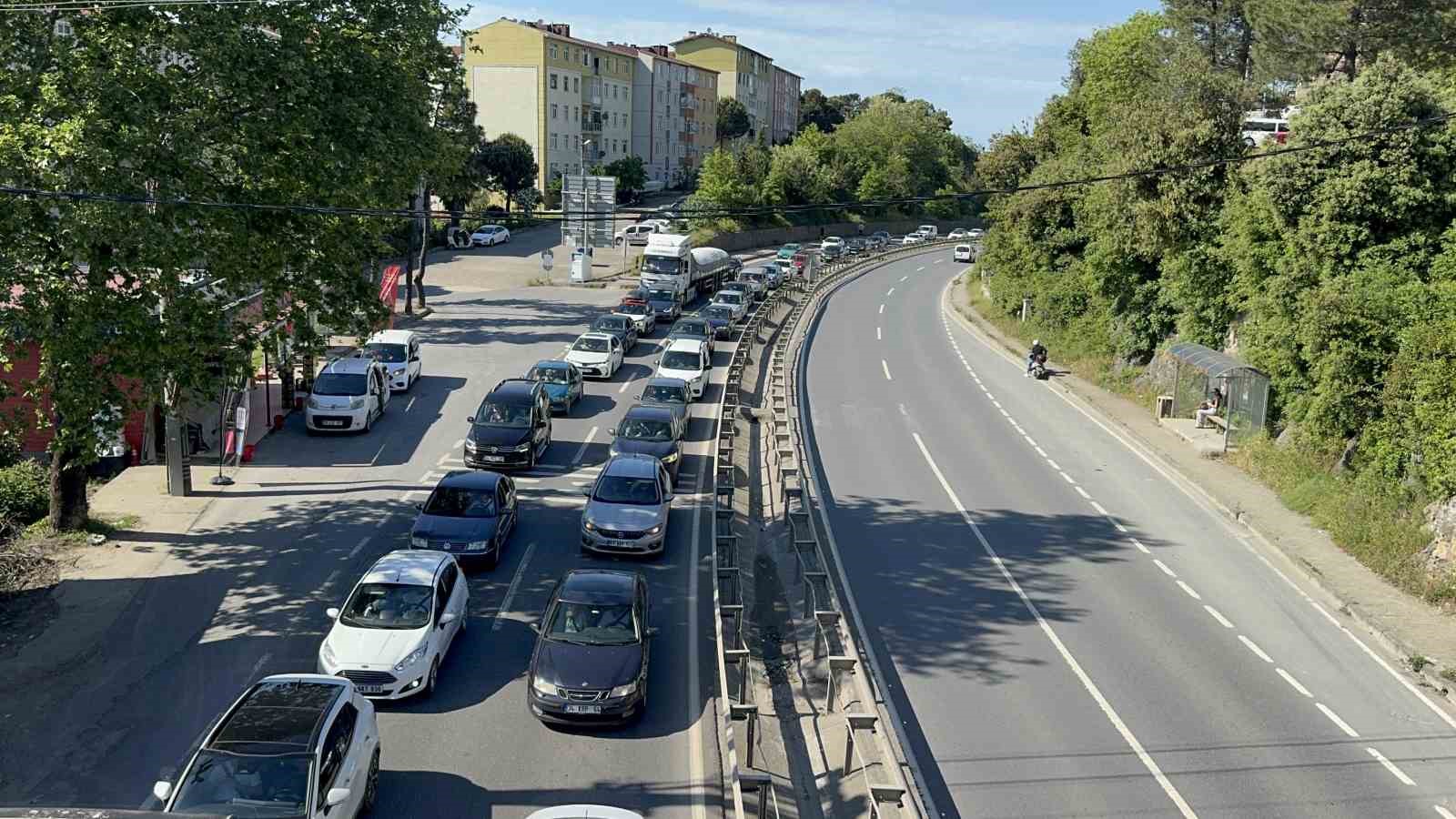 bayram donusu trafik kilitlendi 3 1RPU13zz