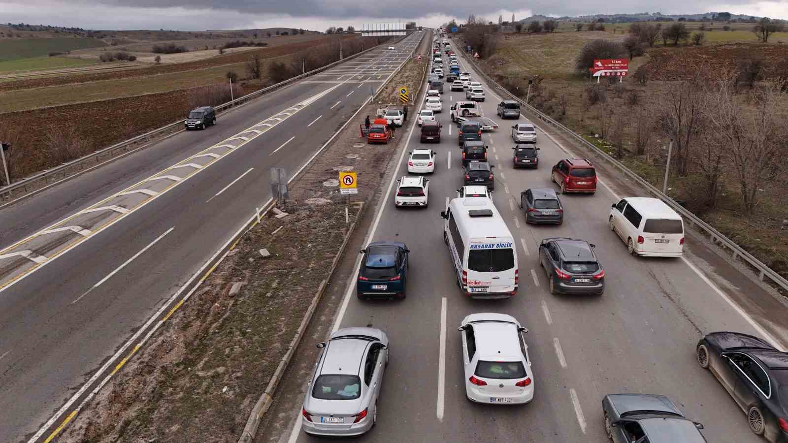 bayram donusunde kemikli rampalarinda trafik yogunlugu basladi 2
