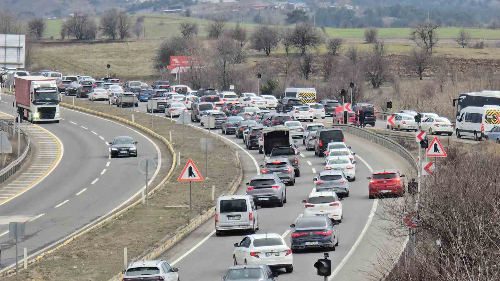 bayram donusunde kemikli rampalarinda trafik yogunlugu basladi 3 ITiaAZmu