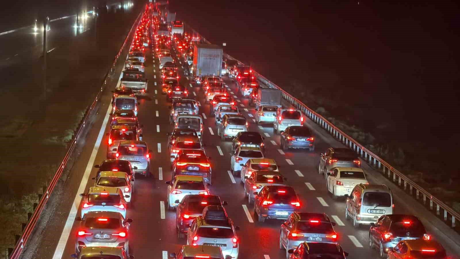 bayram gocu suruyor duzcede trafik durma noktasina geldi 0 lZpTBCqq