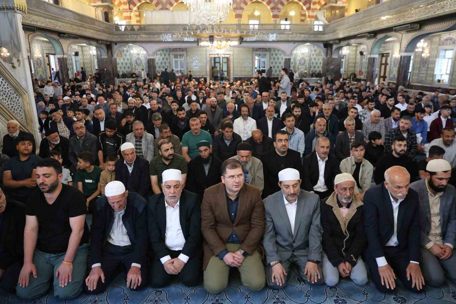 bayram namazinda camiler doldu 0