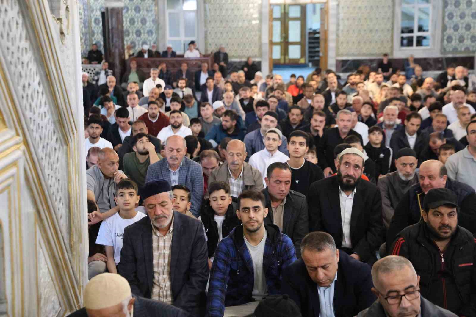 bayram namazinda camiler doldu 1
