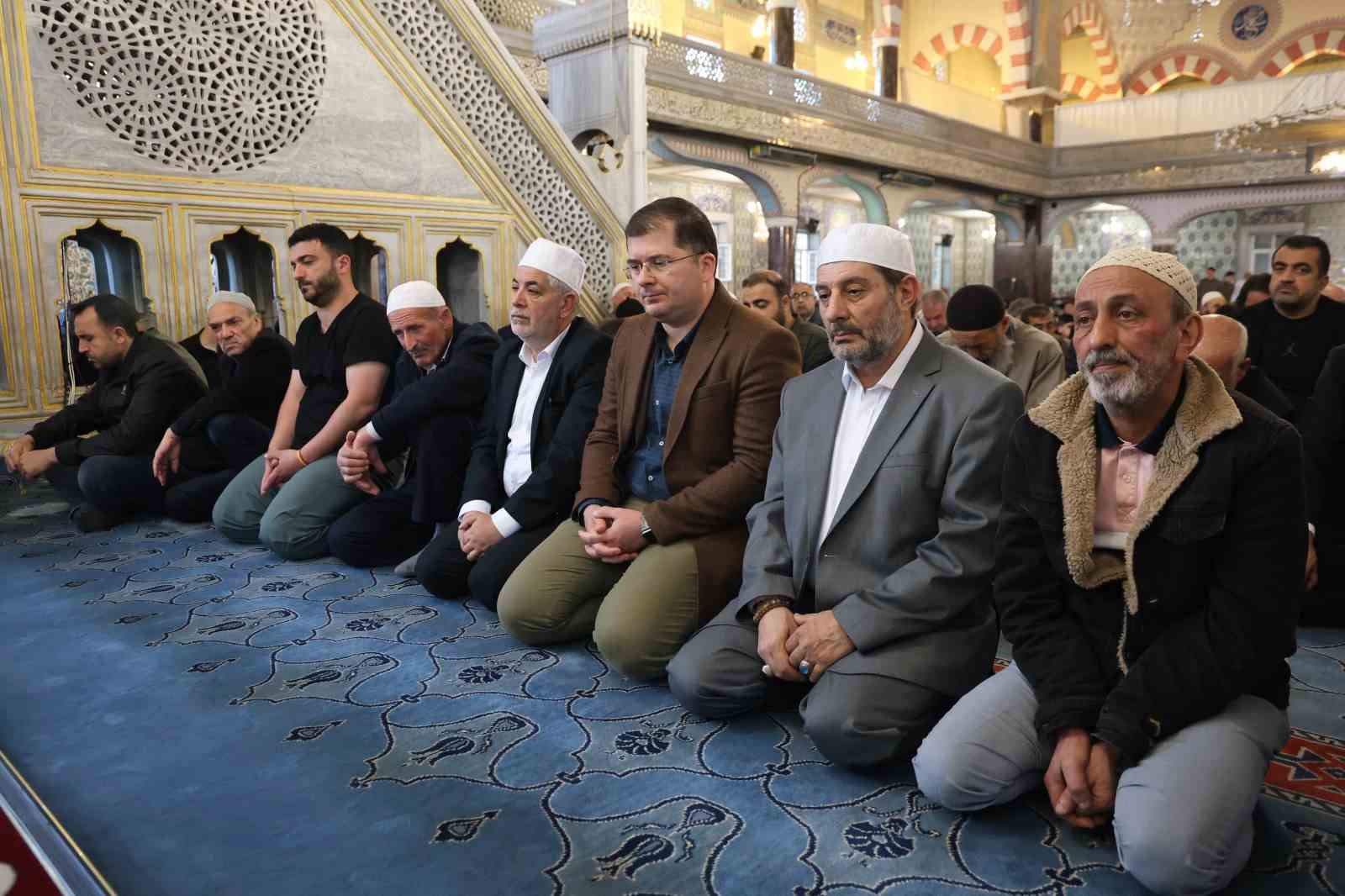 bayram namazinda camiler doldu 4 er2QAPwG