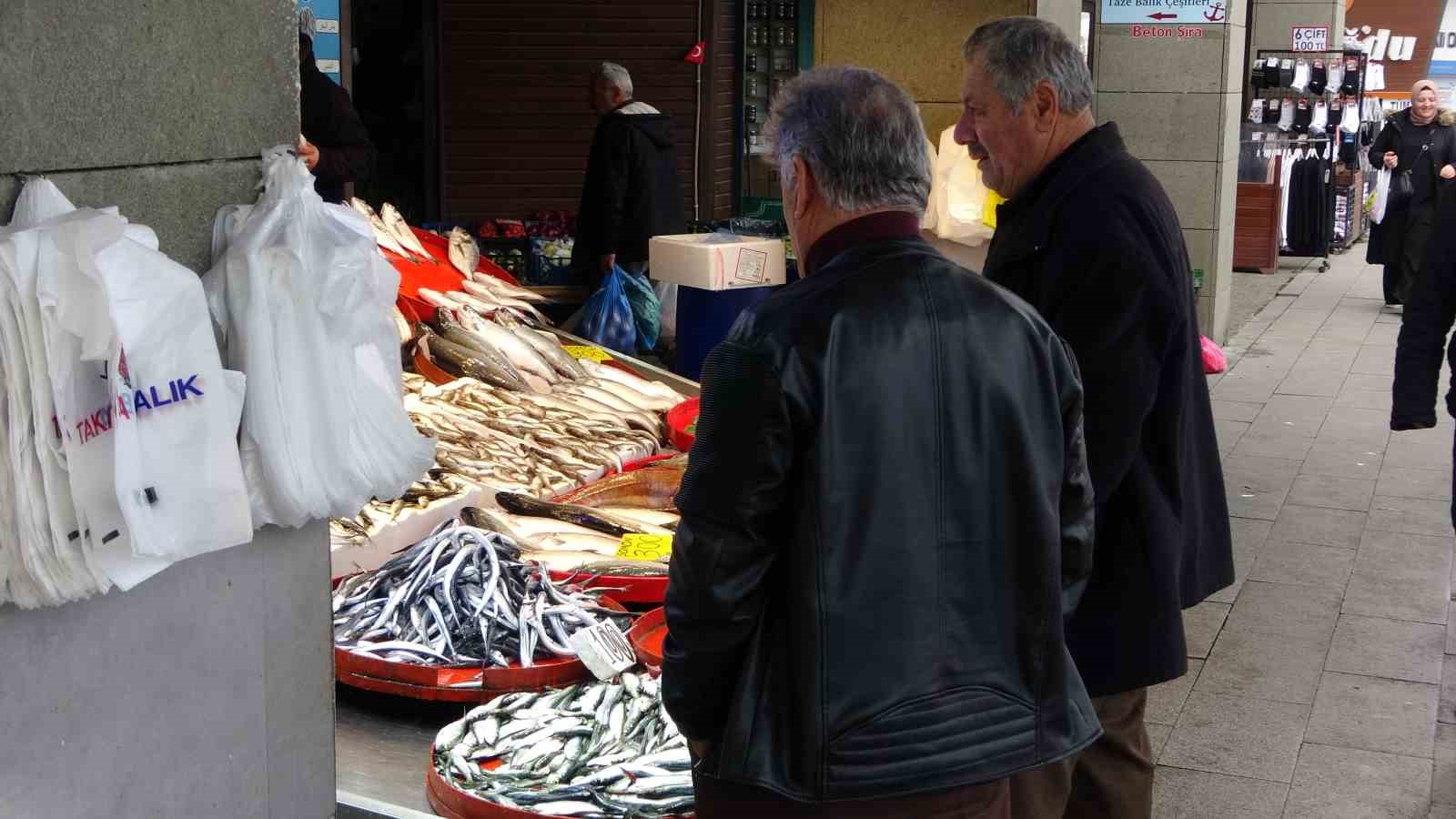 bayram oncesi balik tezgahlarinda bolluk 5 kJNubX2c