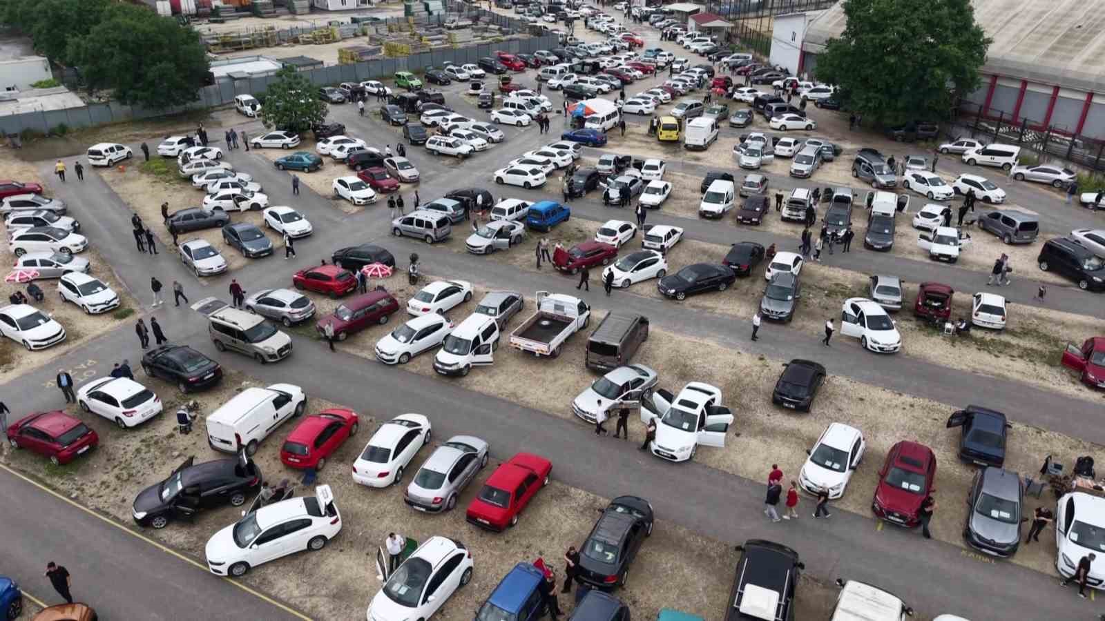 bayram oncesi bursa oto pazarinda yogunluk 0