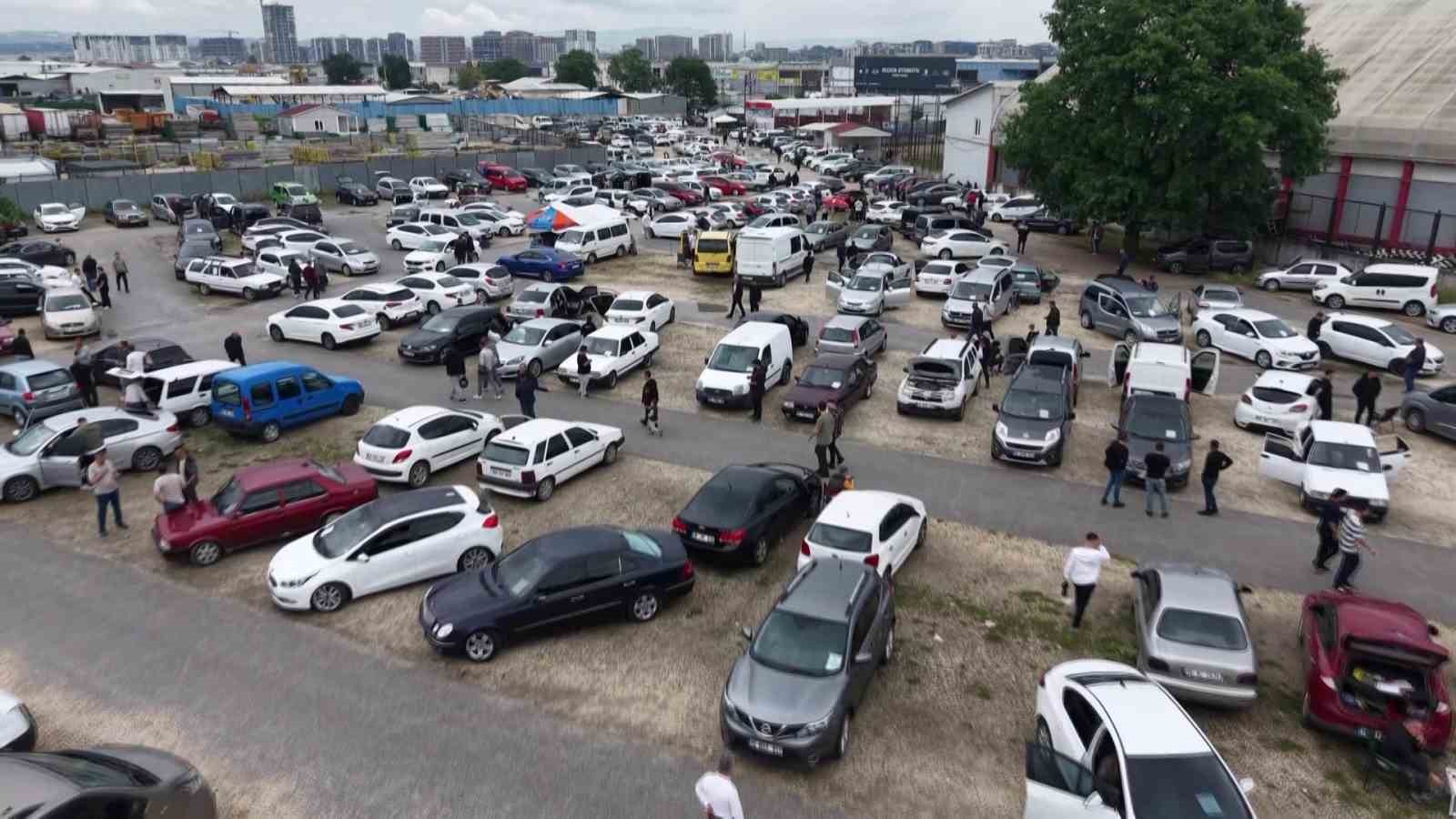 bayram oncesi bursa oto pazarinda yogunluk 1 9DG4KSui