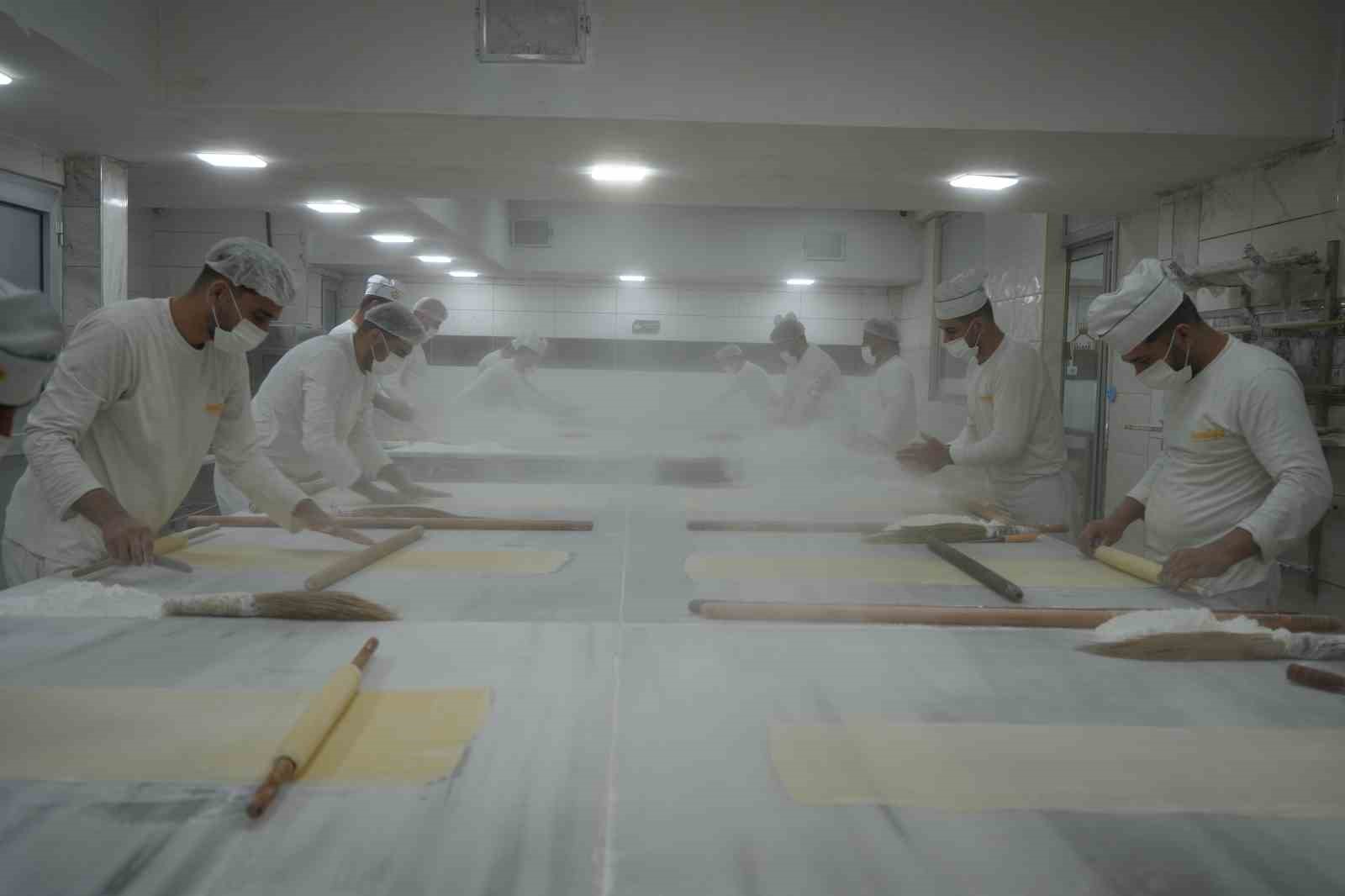 bayram oncesi gaziantepte baklava mesaisi 0 1m4EulMp