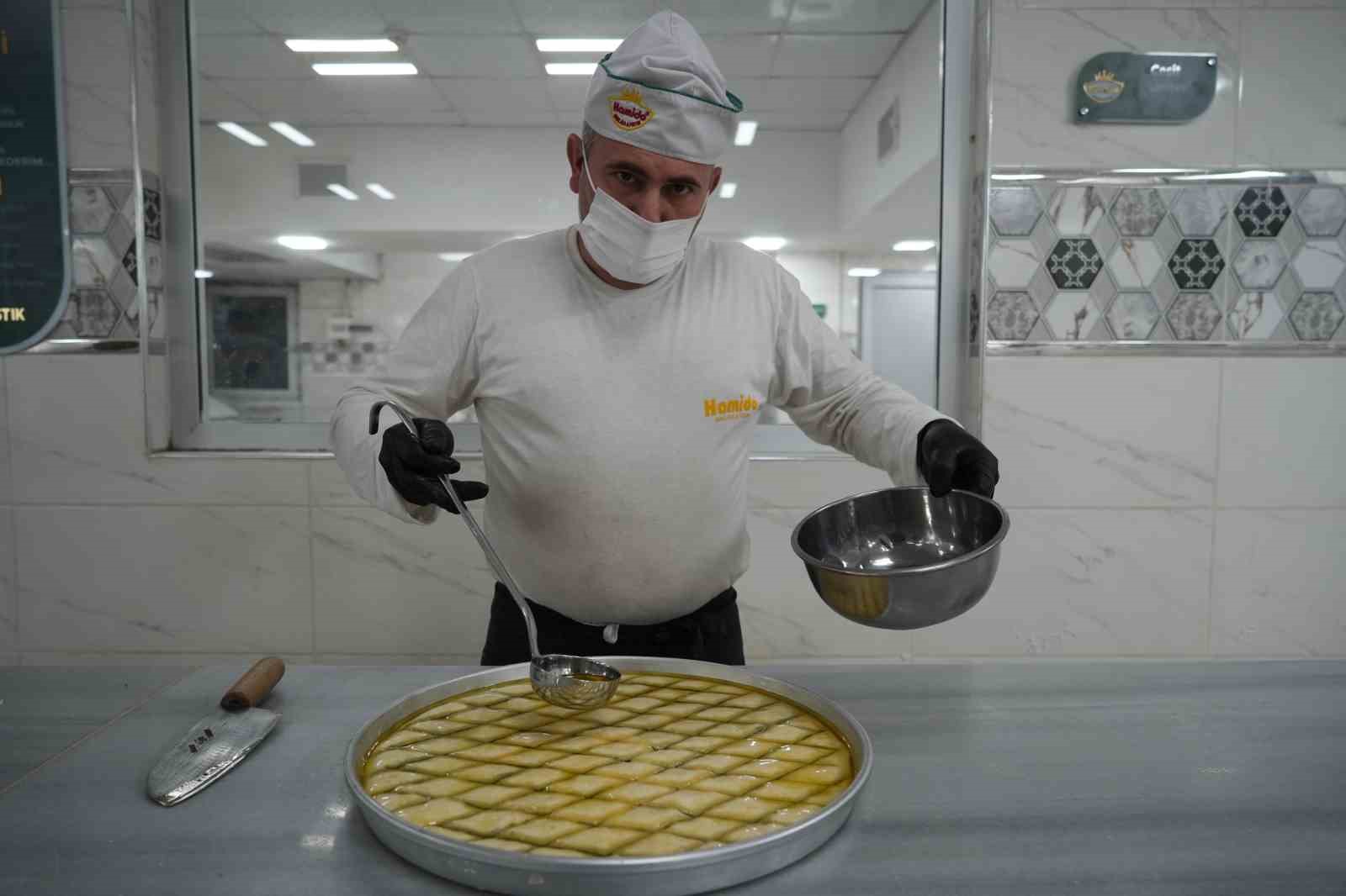 bayram oncesi gaziantepte baklava mesaisi 1 wzu1wzSM
