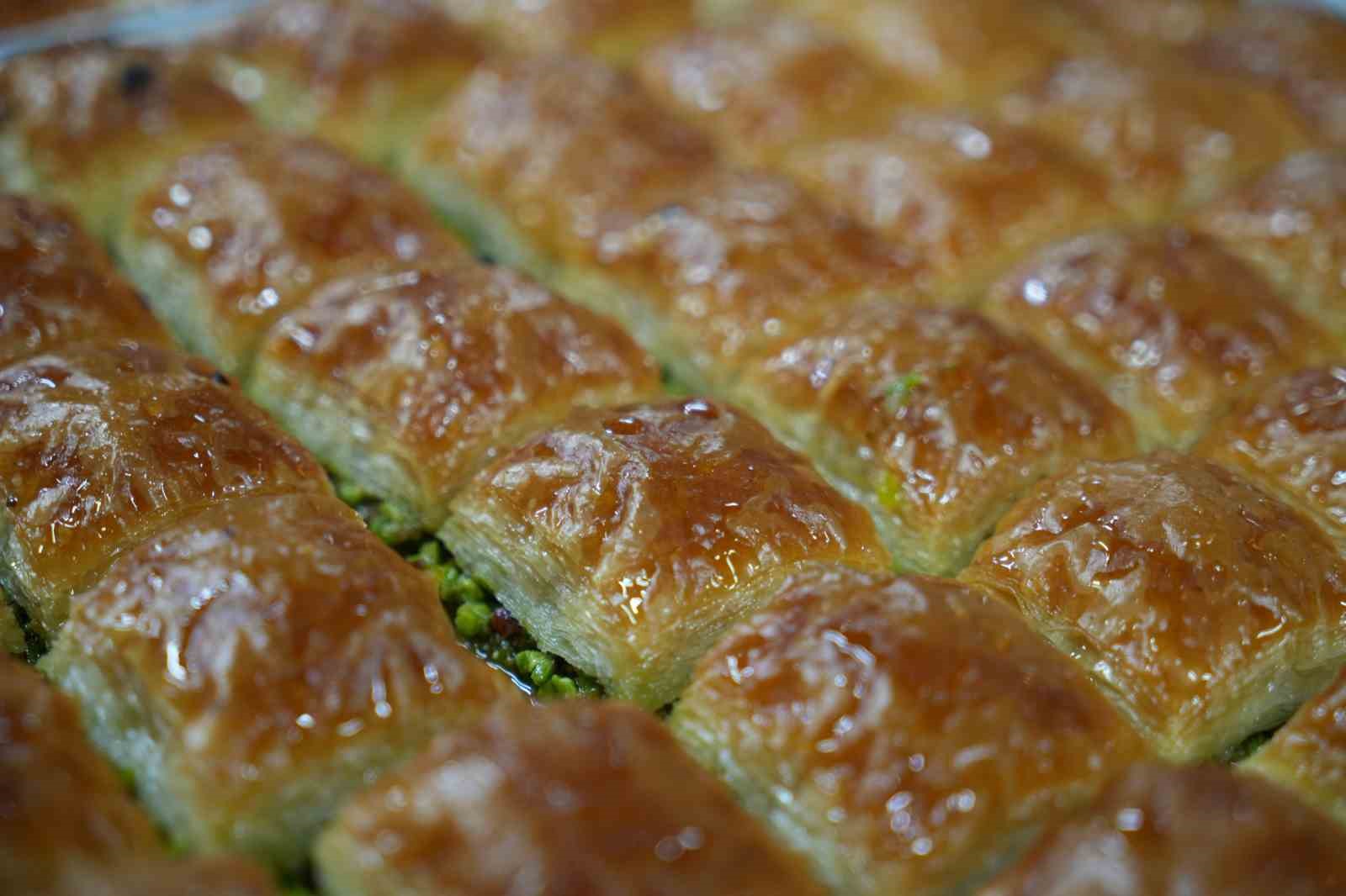bayram oncesi gaziantepte baklava mesaisi 11 C1PEC6qQ