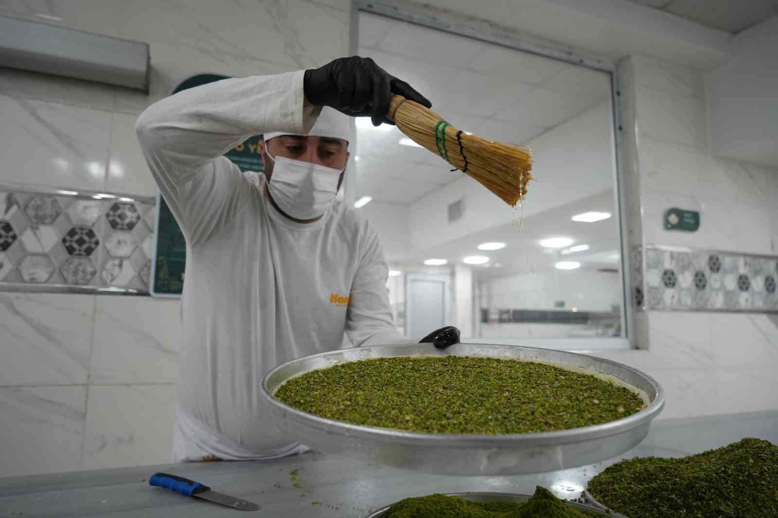 bayram oncesi gaziantepte baklava mesaisi 5 HQXeCdWc