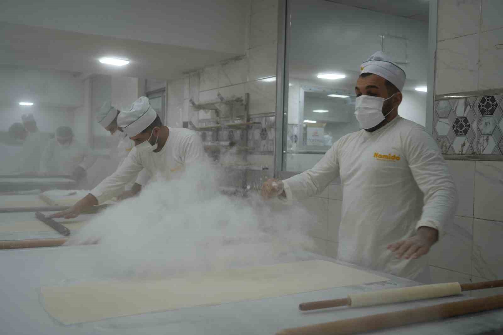 bayram oncesi gaziantepte baklava mesaisi 9 gbATpJzc