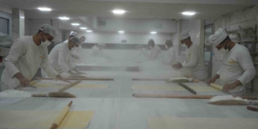 bayram-oncesi-gaziantepte-baklava-mesaisi-pAO7F339.jpg
