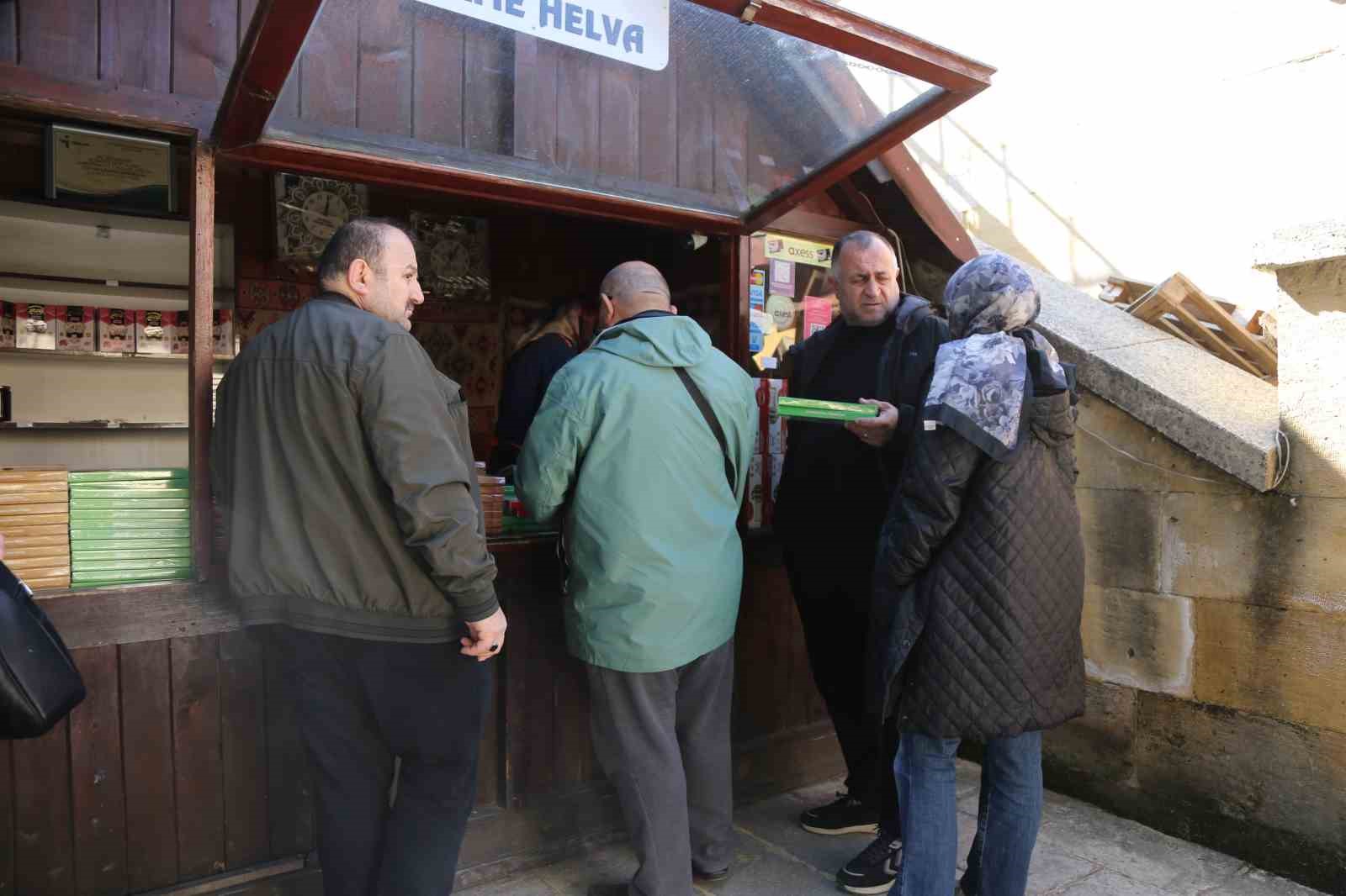 bayram oncesi imalathanelerde saray helvasi mesaisi 4 QREhzFy2