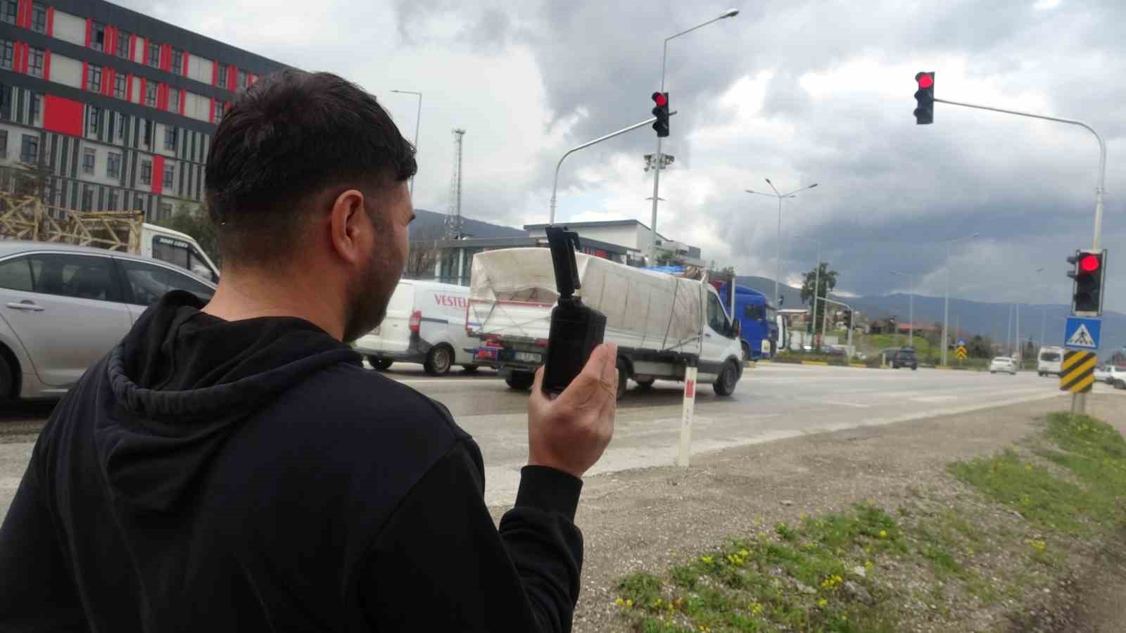 bayram oncesi trafikte kirmizi isik denetimi kural ihlali yapanlar kamerayla tespit edilip telefonla arandi rhqg2YRp