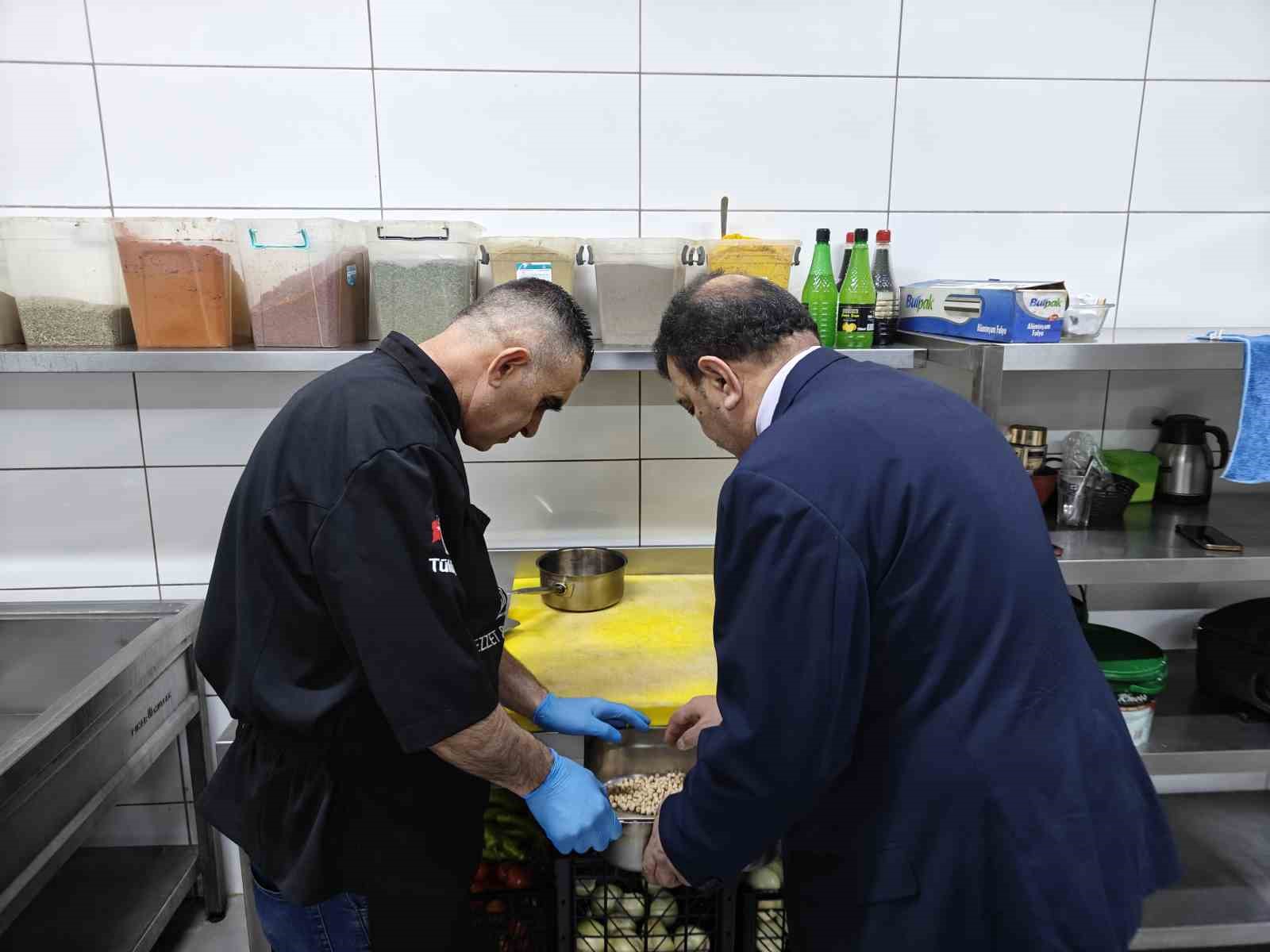 bayram sofrasinin geleneksel lezzeti etli nohut yahnisi 1 1TaayMdr