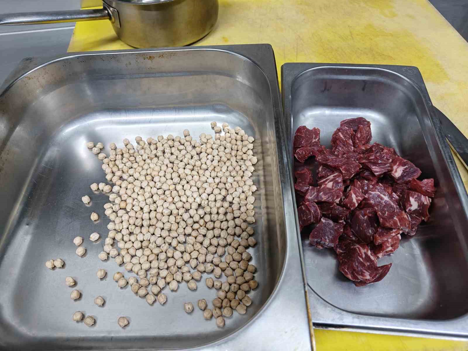 bayram sofrasinin geleneksel lezzeti etli nohut yahnisi 4 vrdiiUQP