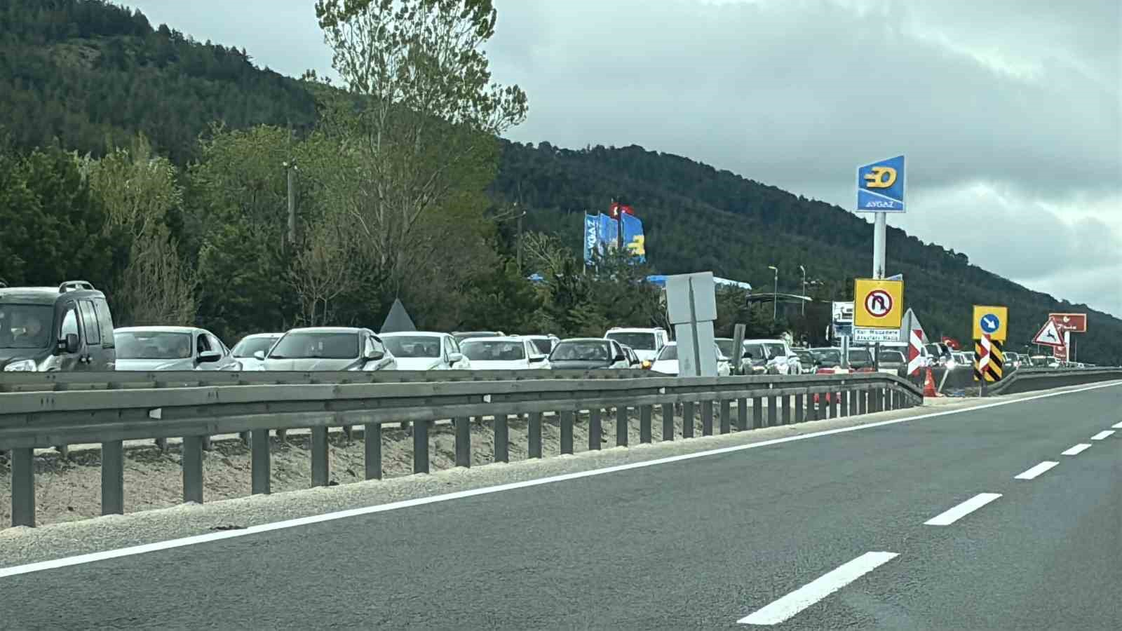 Bayram tatilcilerinin dönüş yolculuğu başladı: Gerede güzergahında uzun araç kuyrukları 8 bayram tatilcilerinin donus yolculugu basladi gerede guzergahinda uzun arac kuyruklari 4 ks5uWbFH