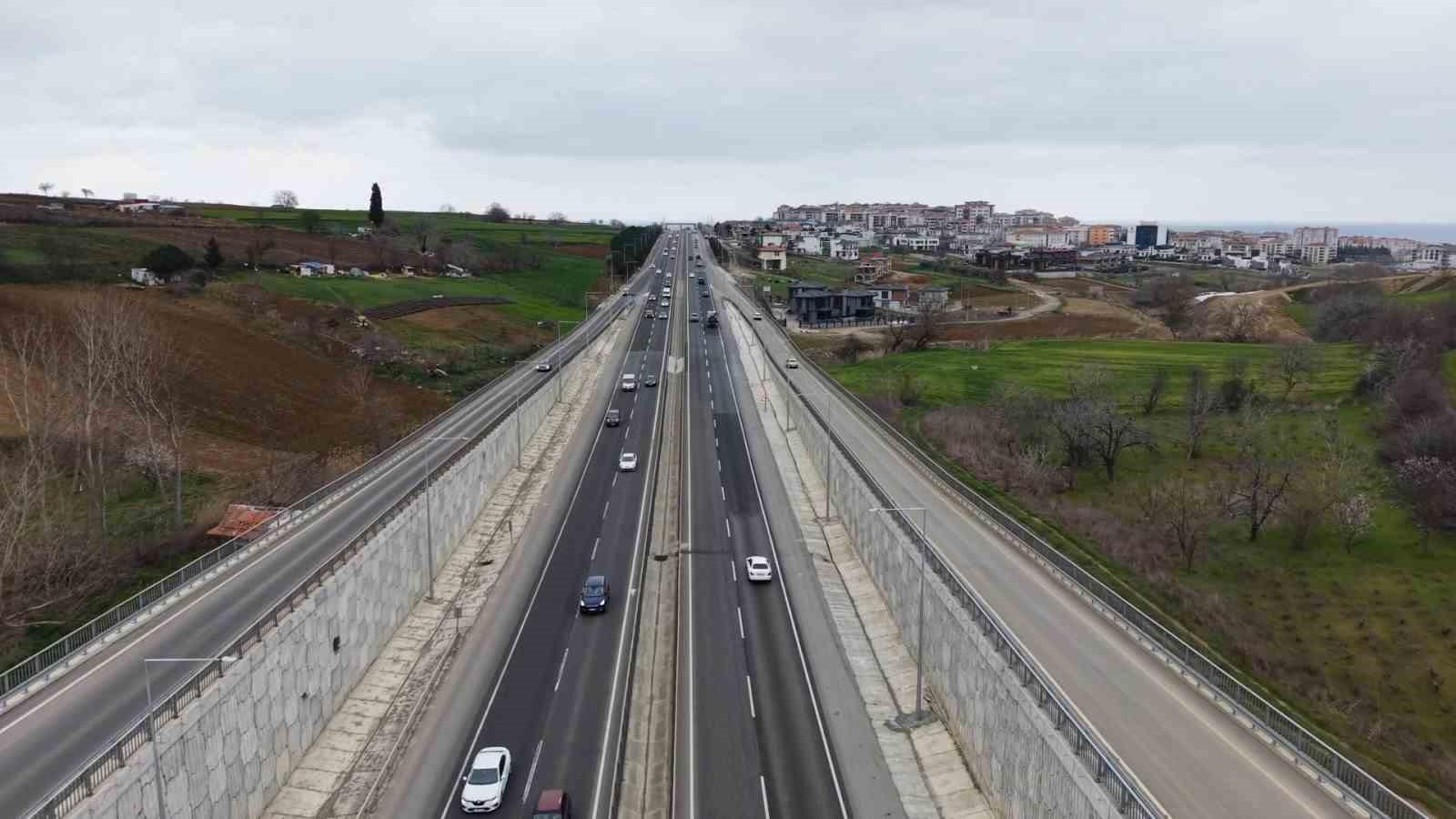 bayram tatili basladi istanbul tekirdag yolunda trafik yogunlugu artti 3