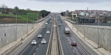 bayram-tatili-basladi-istanbul-tekirdag-yolunda-trafik-yogunlugu-artti-TCfJk82U.jpg