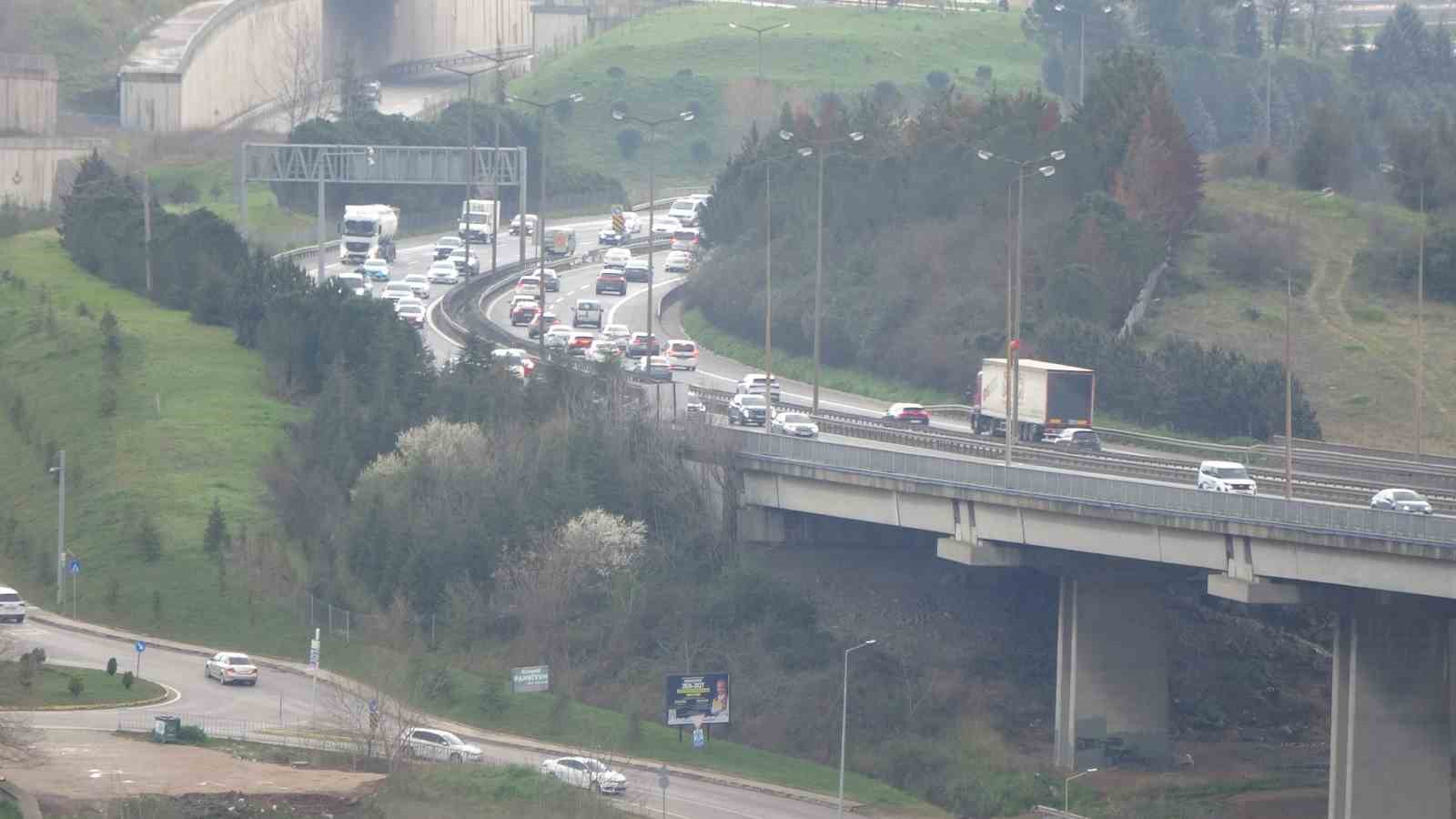 bayram tatili donusleri basladi temde akici yogunluk hakim 3 u86BV6km