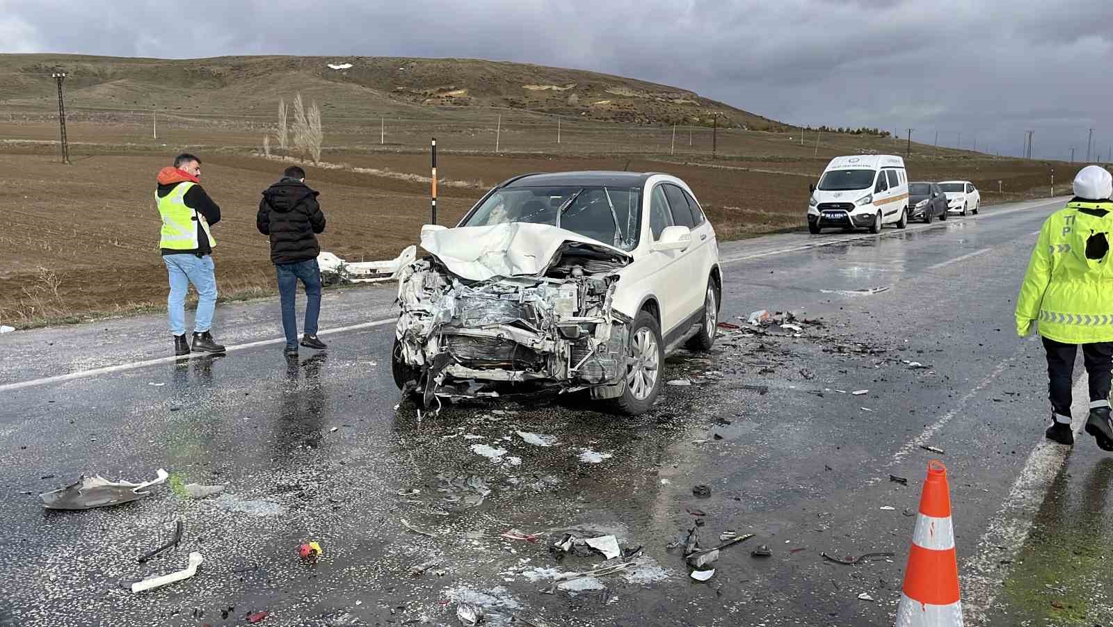 bayram tatili donusu trafik kazasi 1 olu 5 yarali 2 bfO4Qvyz