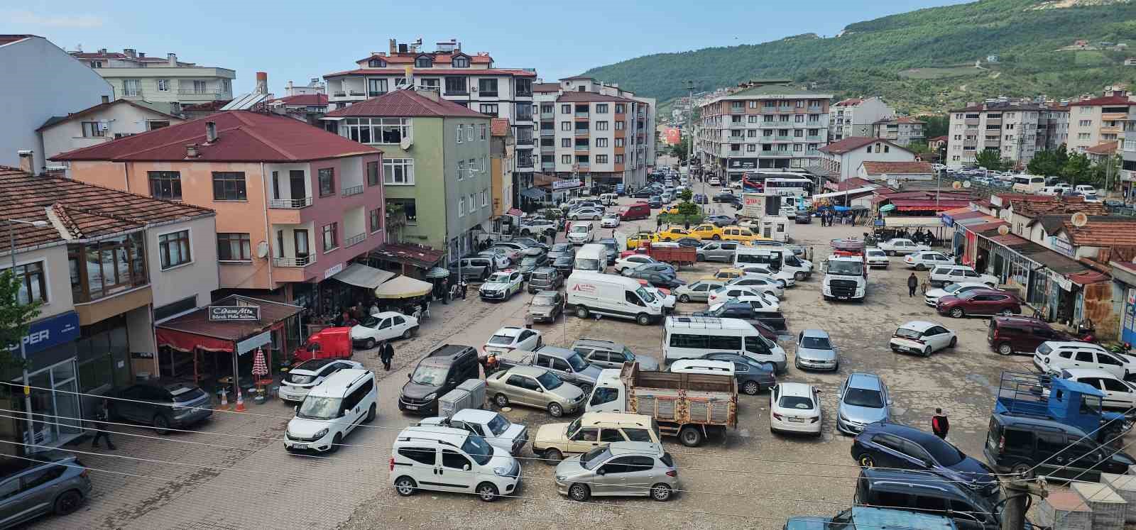 bayram tatili icin ilceye akin ettiler nufus 10 kat artti 0 me6dcAld