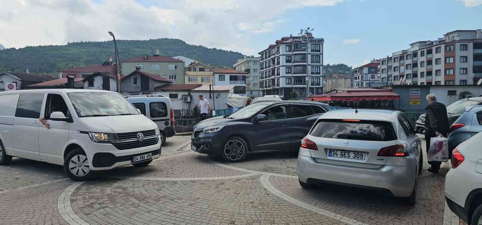 bayram tatili icin ilceye akin ettiler nufus 10 kat artti 1 DrQH88cO